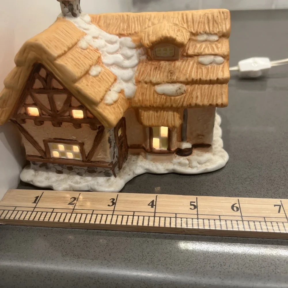 Vintage Christmas Village Cottege 1991 National Rennoc With Light